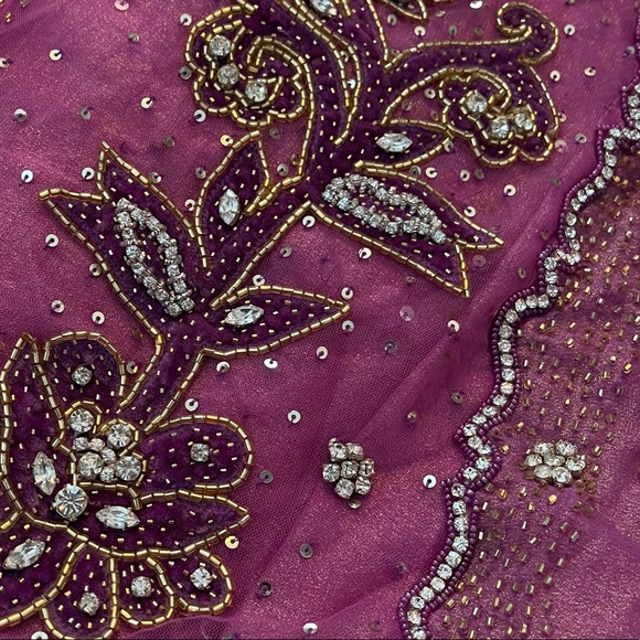 Magenta saree fabric net and shimmer - Picture 3 of 5